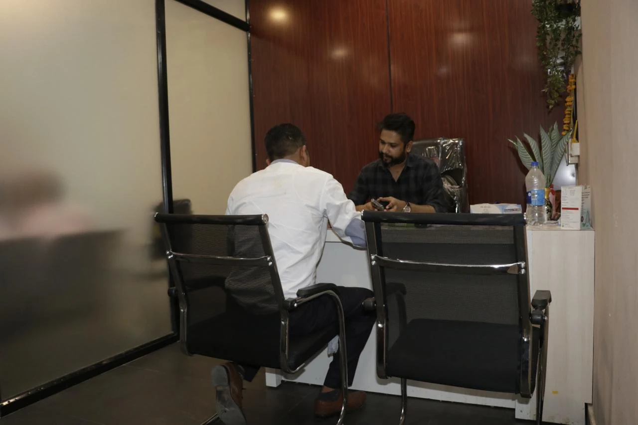 Dr. Nikhil Gupta clinical gallery photograph 1